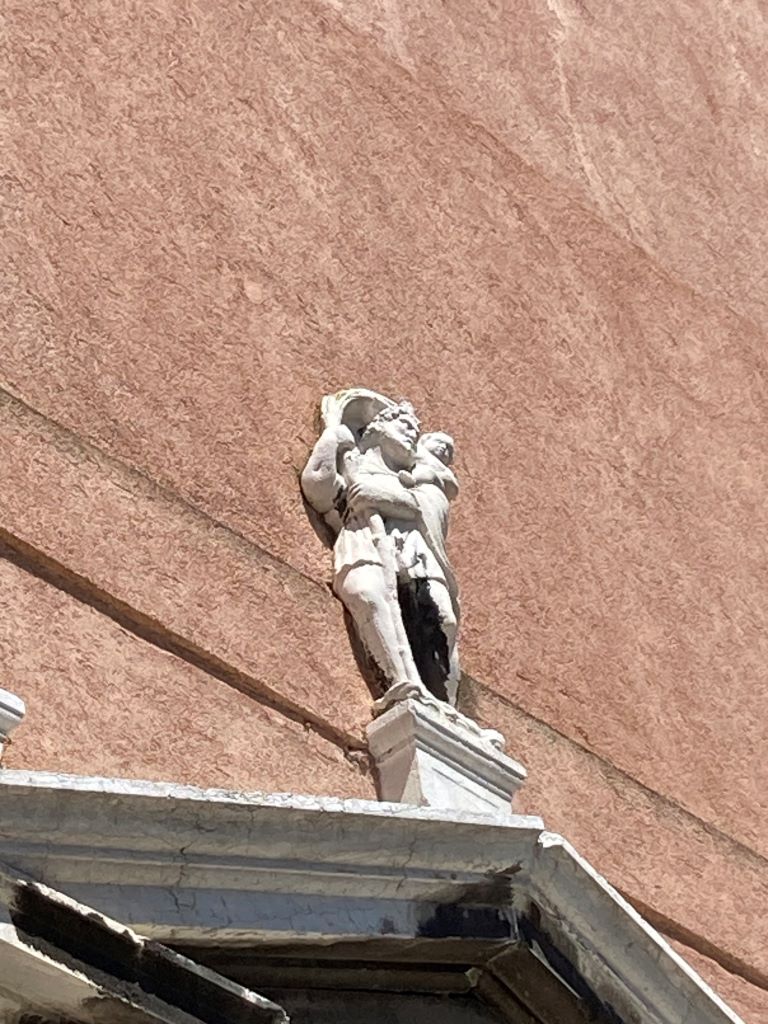 San Cristoforo fotografato dal basso