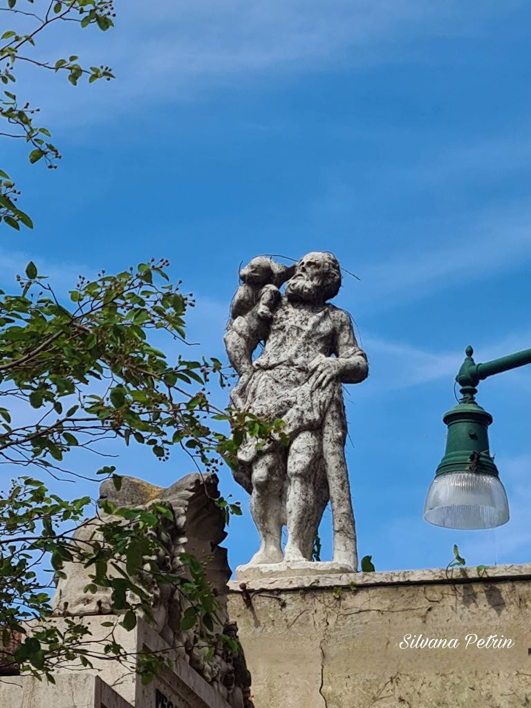 statua