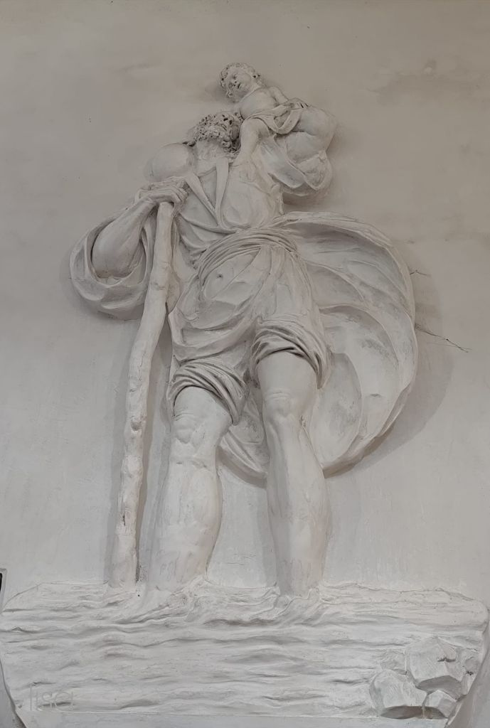 in stucco bianco
